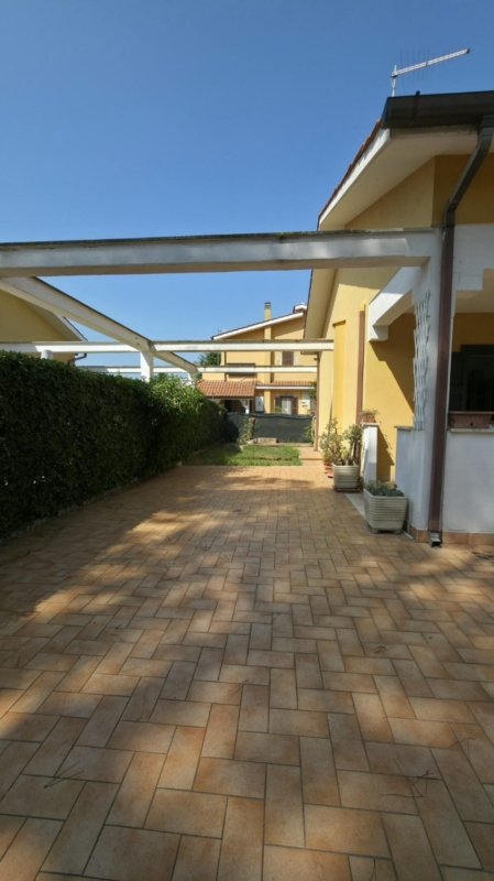 Ardea – 5 locali € 119000 T508