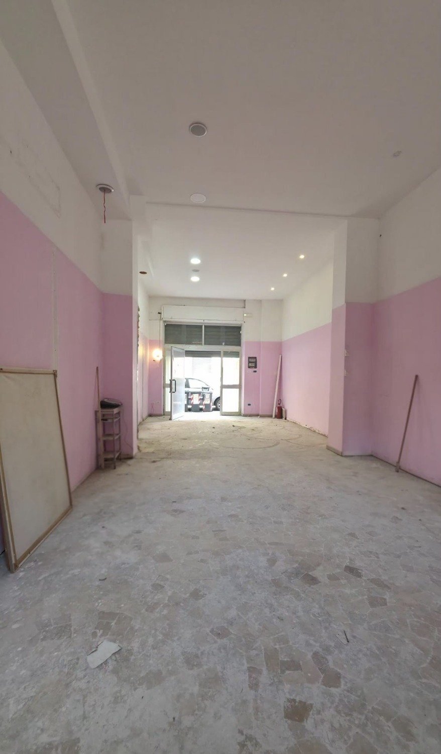 113-2992269-1 Via delle Cave – negozio € 1.400,00 XA202