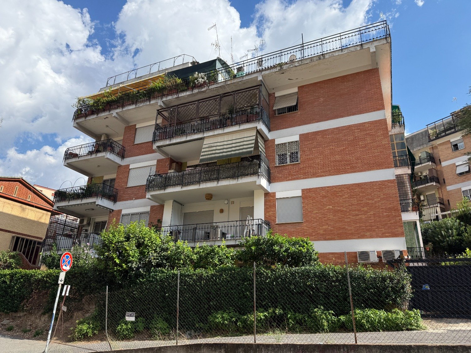 113-3083137-1 Battistini – Quadrilocale con GIARDINO – T403