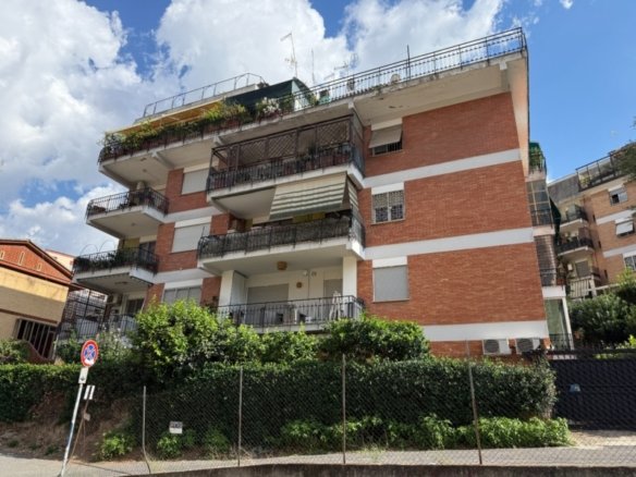 Battistini – Quadrilocale con GIARDINO – T403