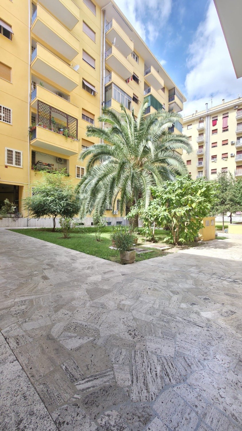113-3083945-1 Tuscolana – 2 locali € 249.000 T210