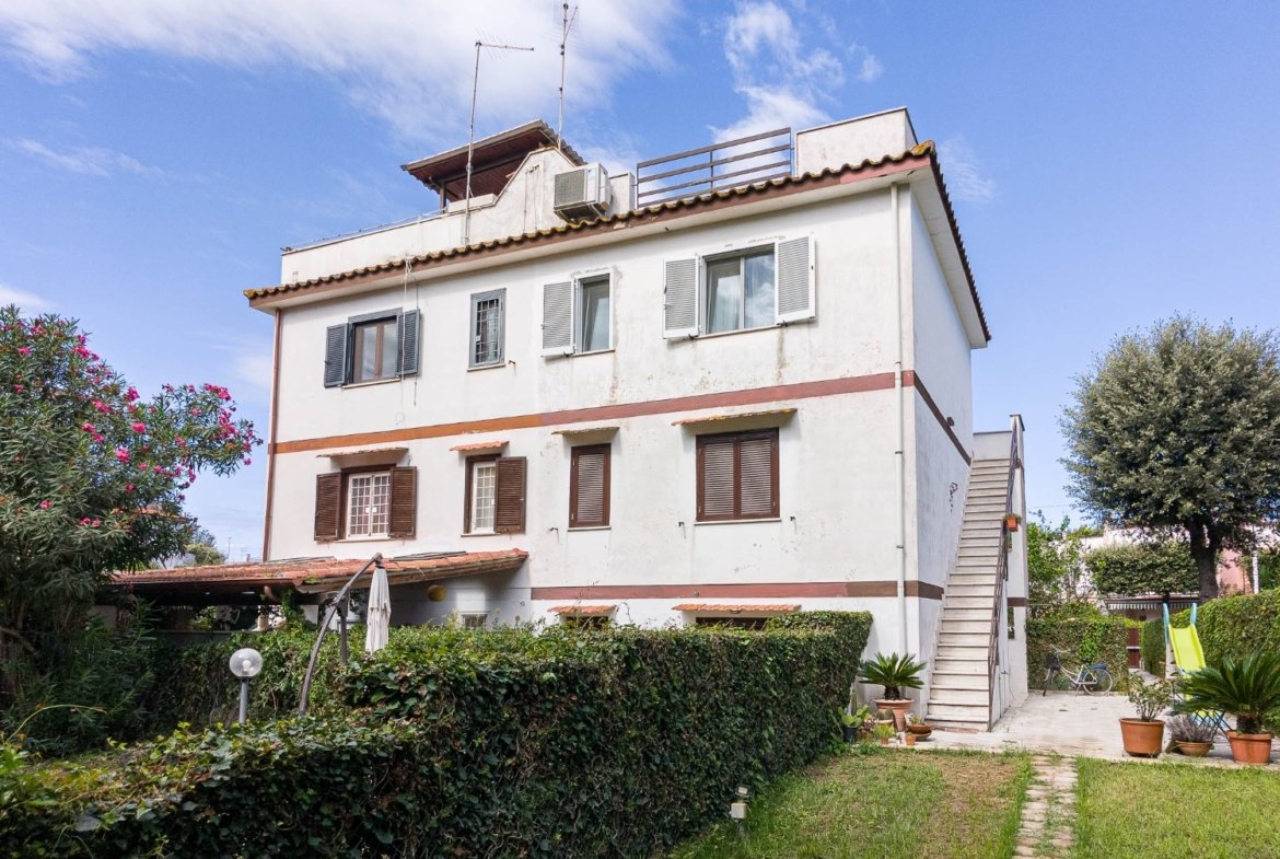 Fregene – TRILOCALE RISTRUTTURATO – € 319.000 – T302