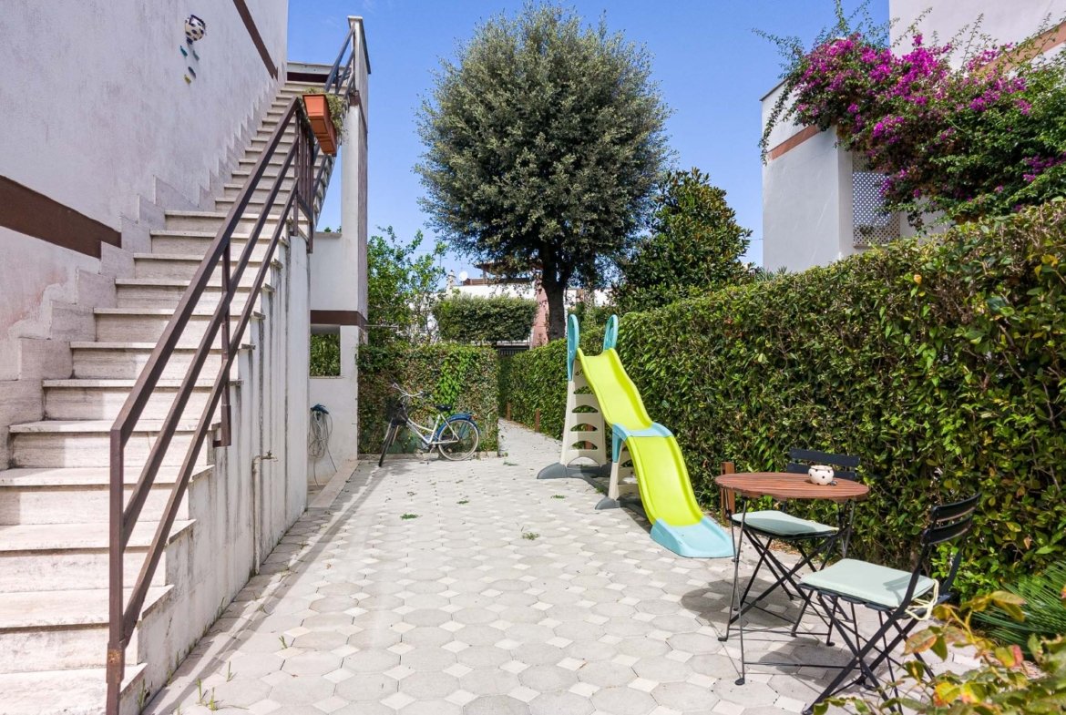 Fregene – TRILOCALE RISTRUTTURATO – € 319.000 – T302