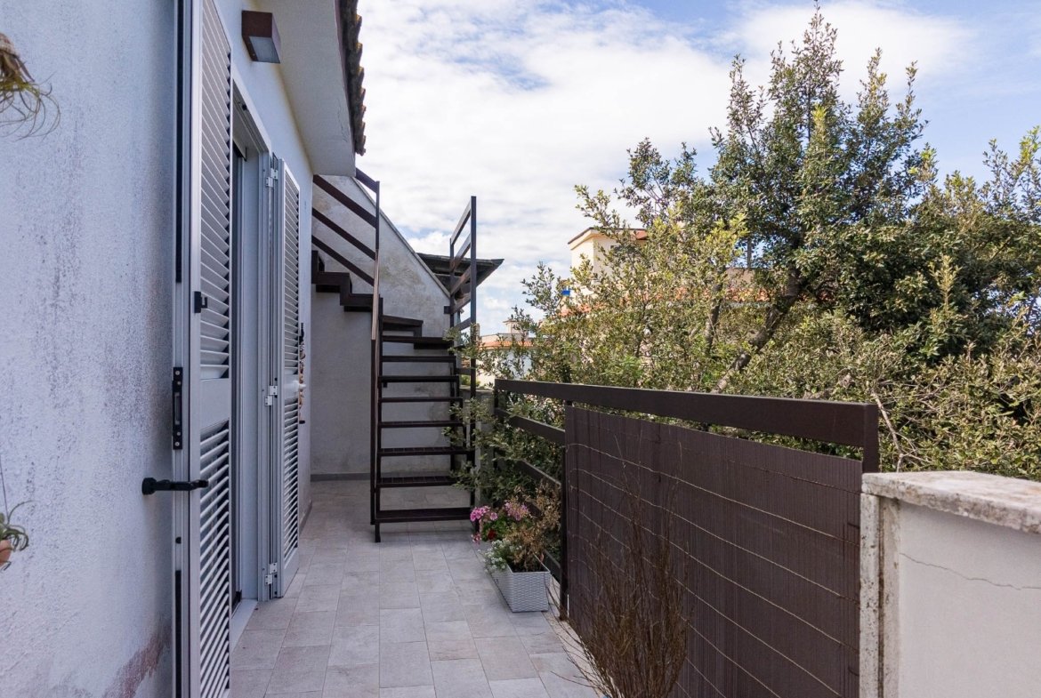 Fregene – TRILOCALE RISTRUTTURATO – € 319.000 – T302