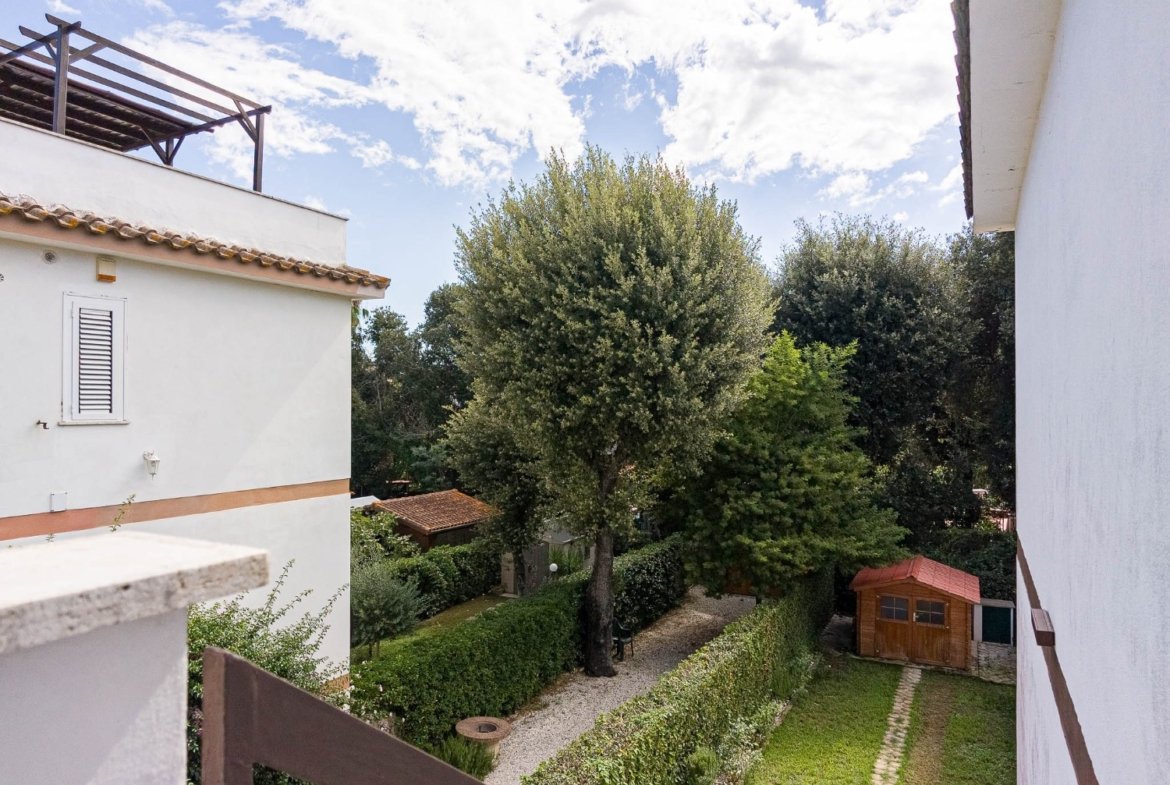 Fregene – TRILOCALE RISTRUTTURATO – € 319.000 – T302