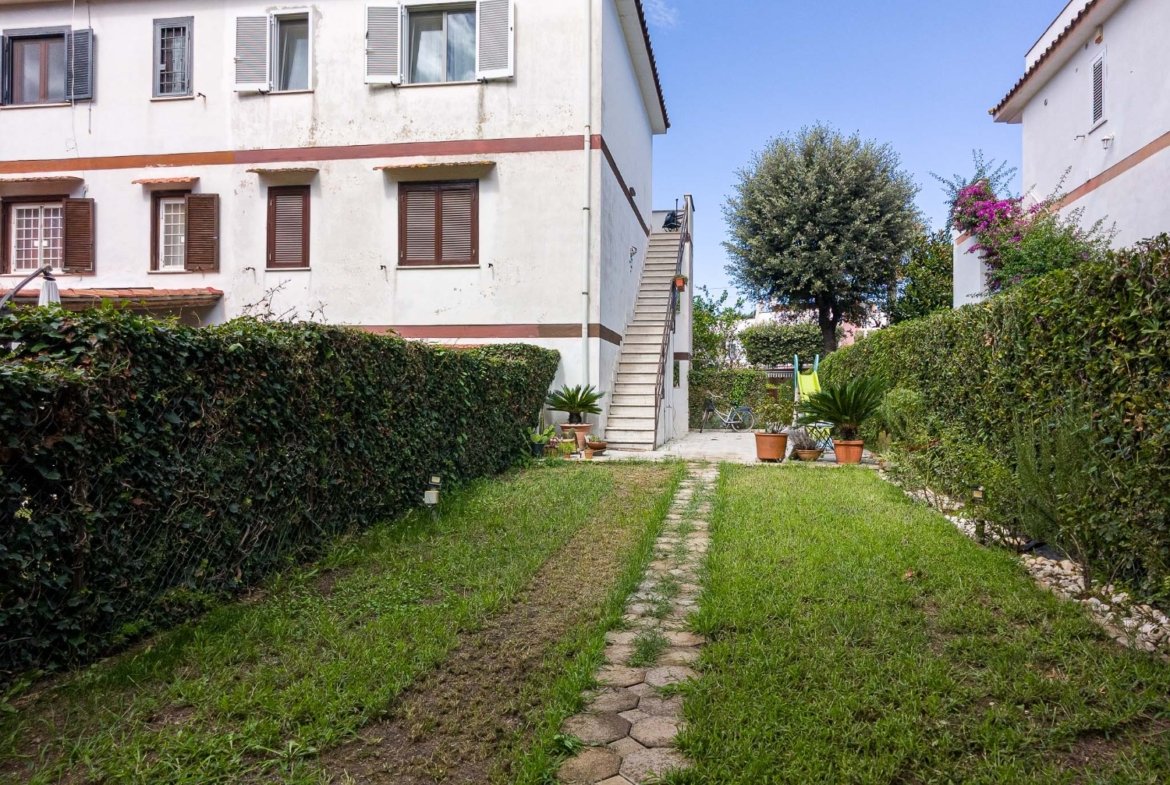 Fregene – TRILOCALE RISTRUTTURATO – € 319.000 – T302
