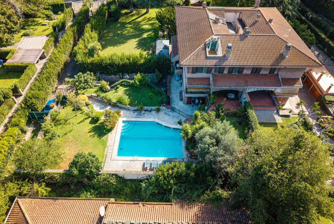 Eur Mostacciano – ESCLUSIVO – AMPIA METRATURA