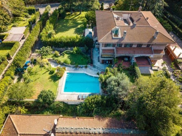 Eur Mostacciano – ESCLUSIVO – AMPIA METRATURA