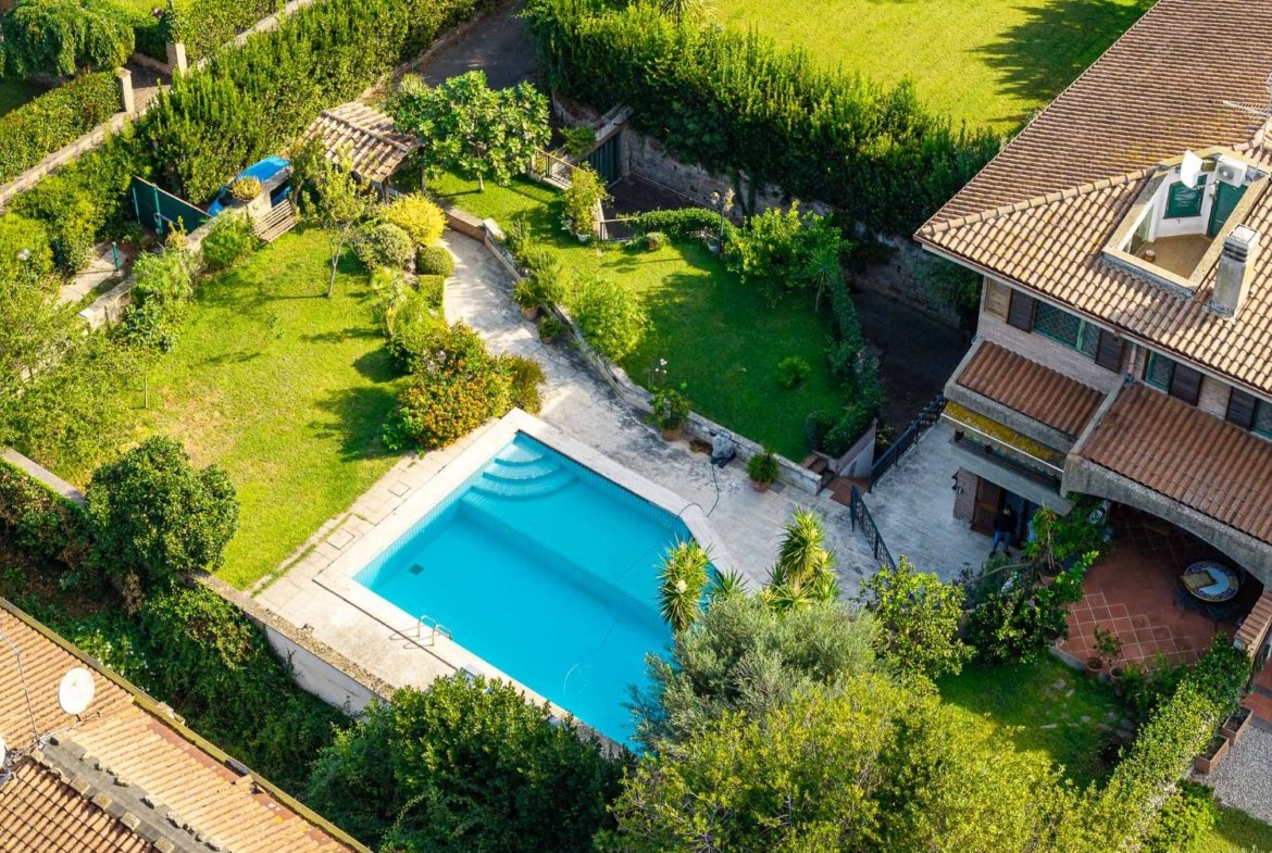 Eur Mostacciano – ESCLUSIVO – AMPIA METRATURA