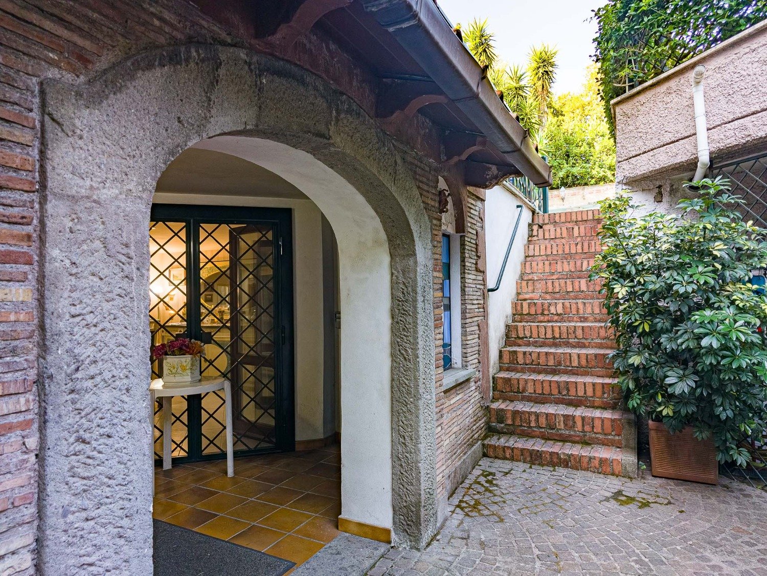Eur Mostacciano – ESCLUSIVO – AMPIA METRATURA