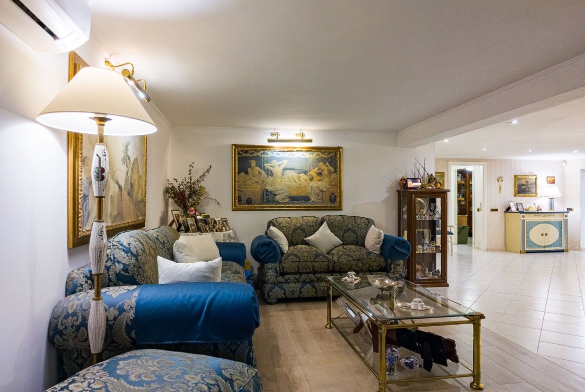 Eur Mostacciano – ESCLUSIVO – AMPIA METRATURA