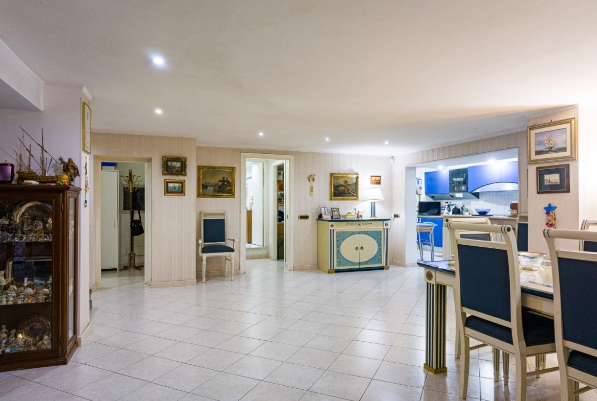 Eur Mostacciano – ESCLUSIVO – AMPIA METRATURA