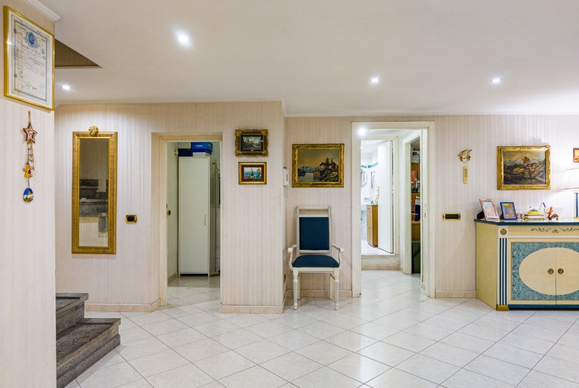 Eur Mostacciano – ESCLUSIVO – AMPIA METRATURA