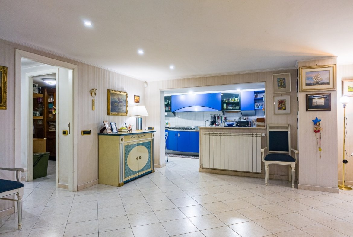 Eur Mostacciano – ESCLUSIVO – AMPIA METRATURA