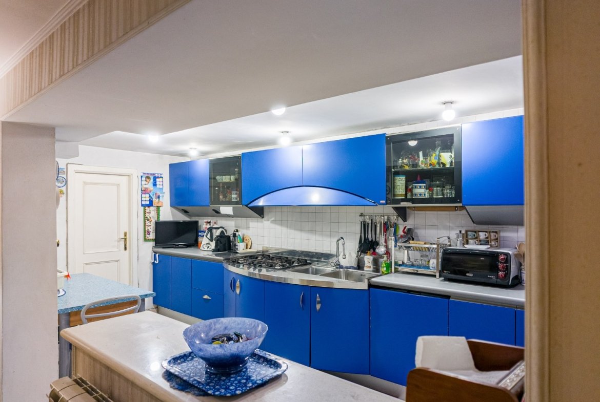 Eur Mostacciano – ESCLUSIVO – AMPIA METRATURA