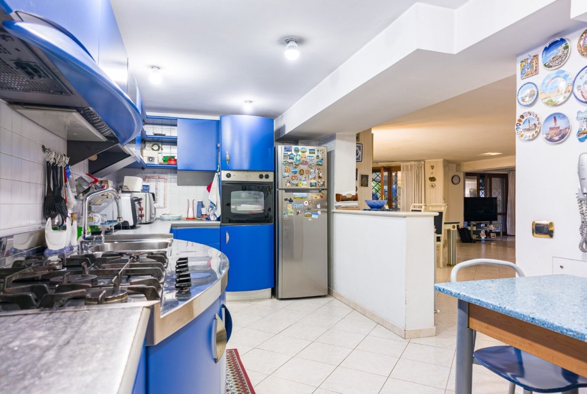 Eur Mostacciano – ESCLUSIVO – AMPIA METRATURA