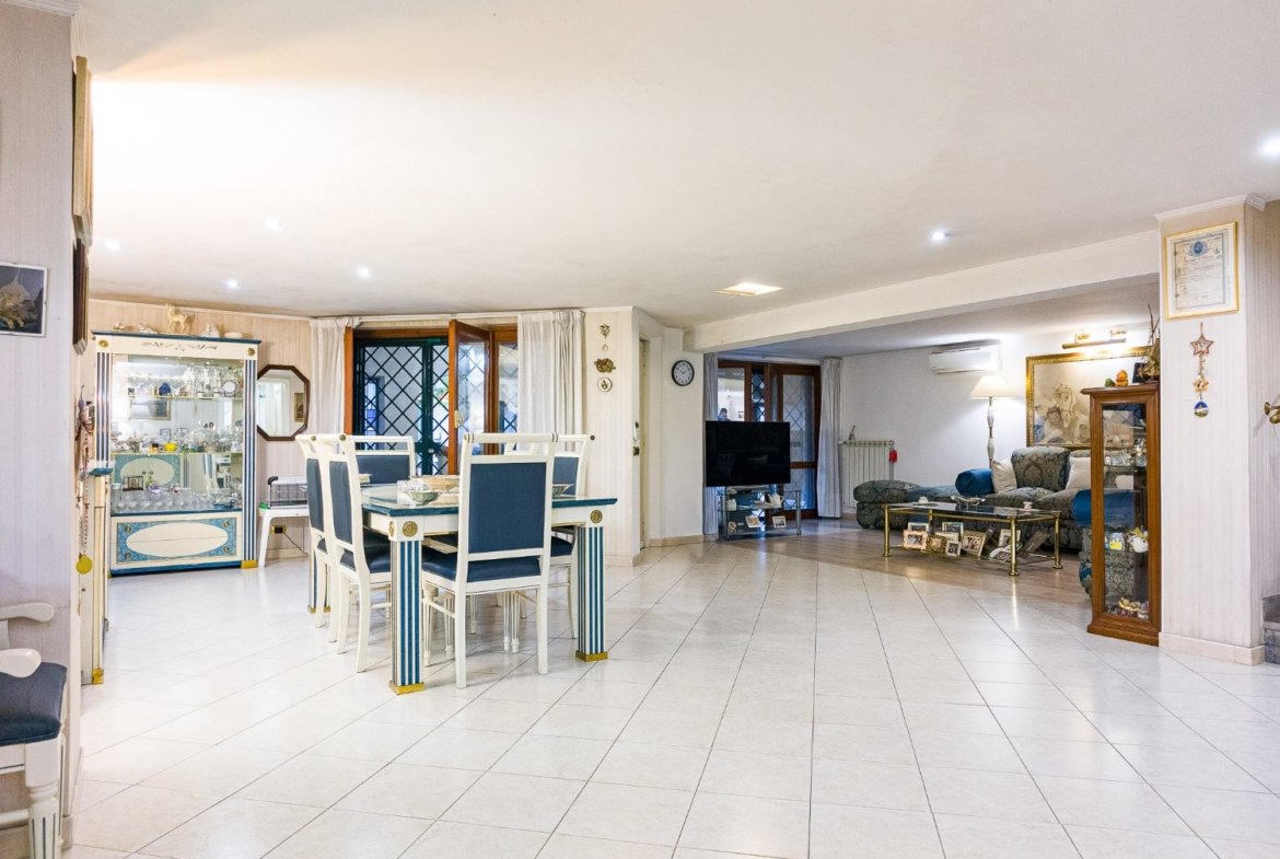 Eur Mostacciano – ESCLUSIVO – AMPIA METRATURA