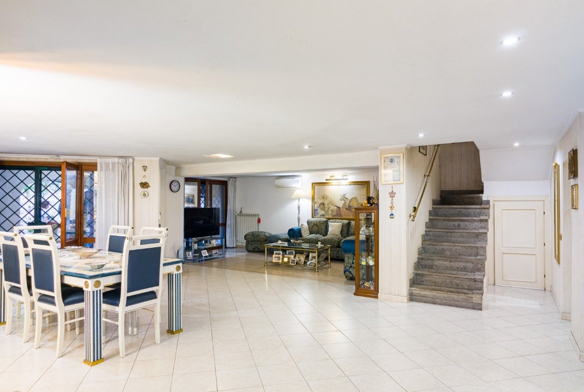 Eur Mostacciano – ESCLUSIVO – AMPIA METRATURA