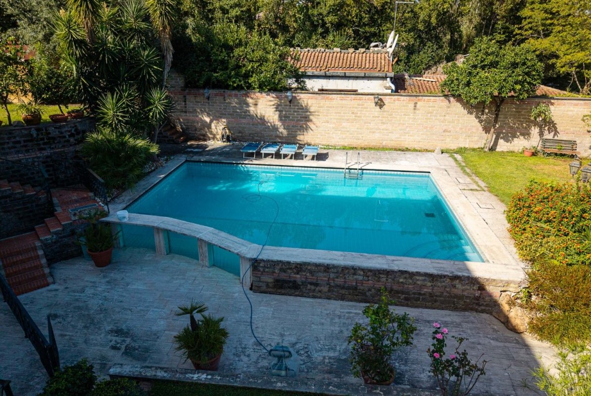 Eur Mostacciano – ESCLUSIVO – AMPIA METRATURA