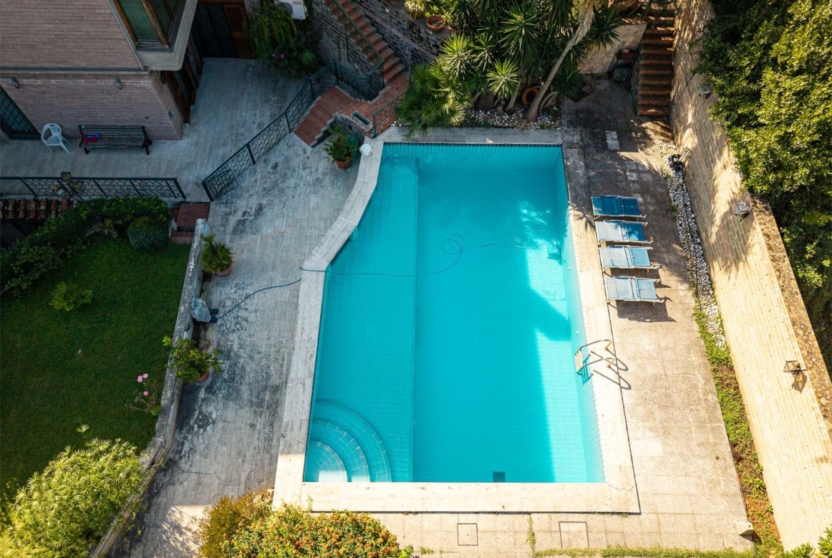 Eur Mostacciano – ESCLUSIVO – AMPIA METRATURA