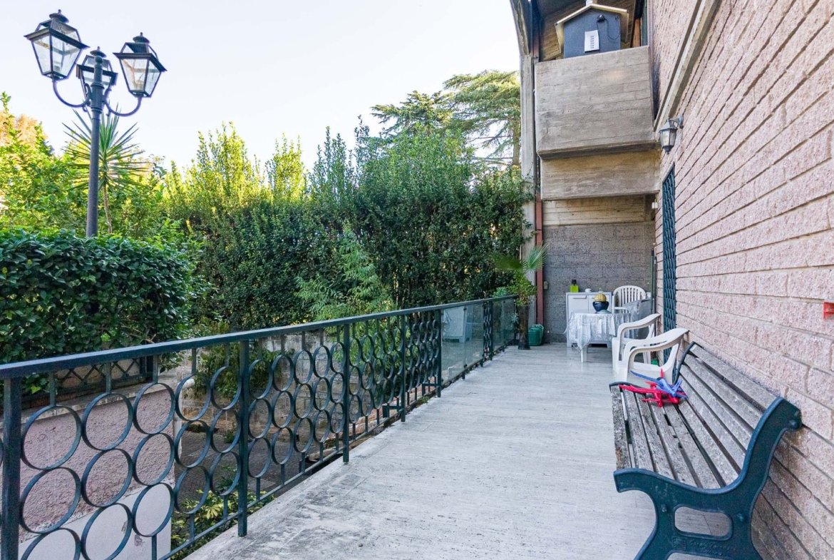 Eur Mostacciano – ESCLUSIVO – AMPIA METRATURA