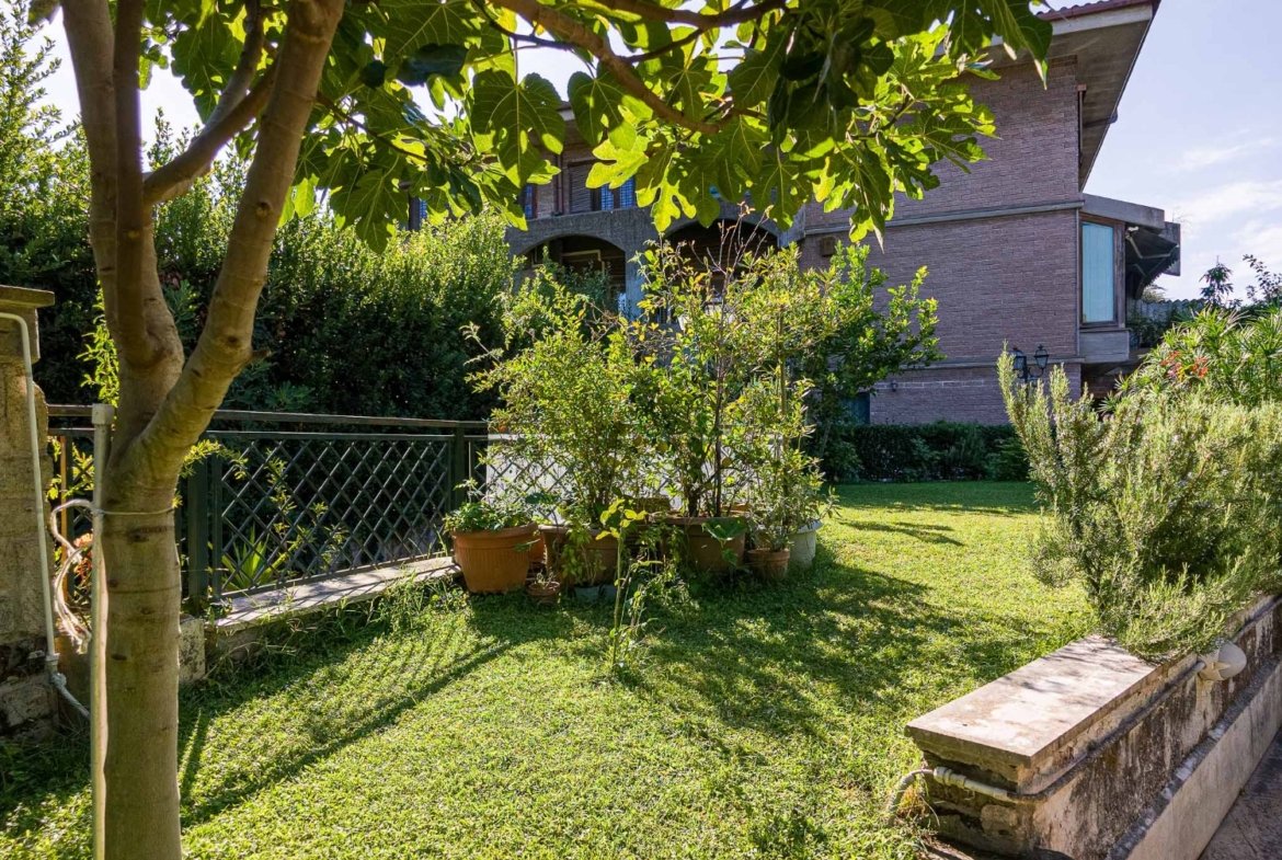 Eur Mostacciano – ESCLUSIVO – AMPIA METRATURA