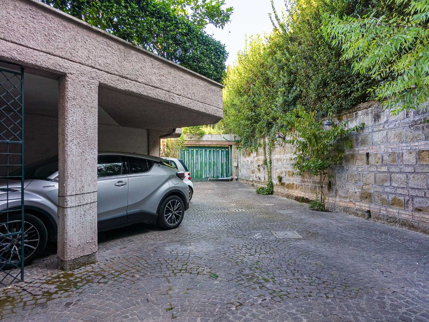 Eur Mostacciano – ESCLUSIVO – AMPIA METRATURA