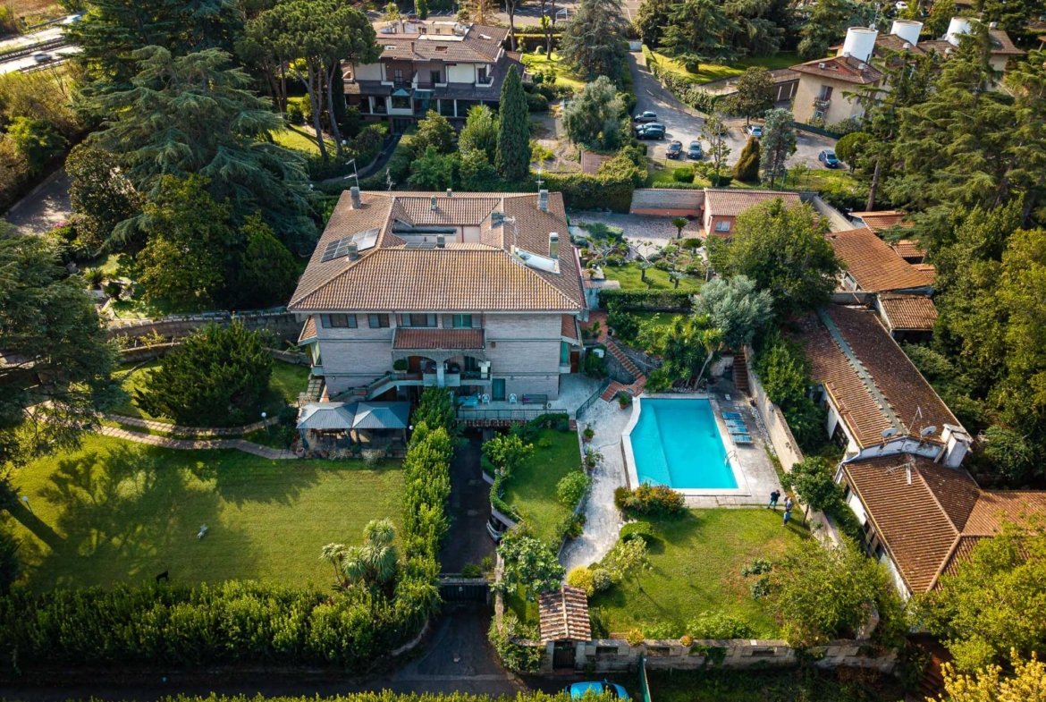 Eur Mostacciano – ESCLUSIVO – AMPIA METRATURA