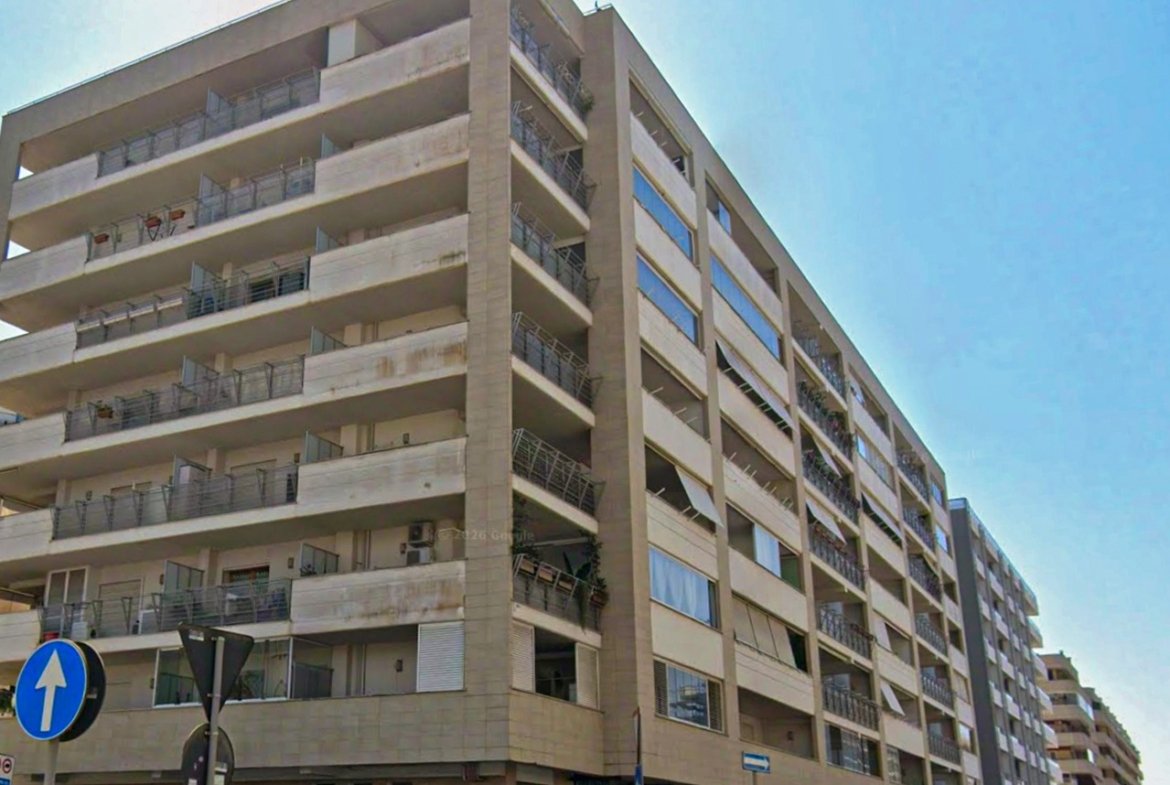 FONTE LAURENTINA – Ampio Trilocale con TERRAZZO e BOX