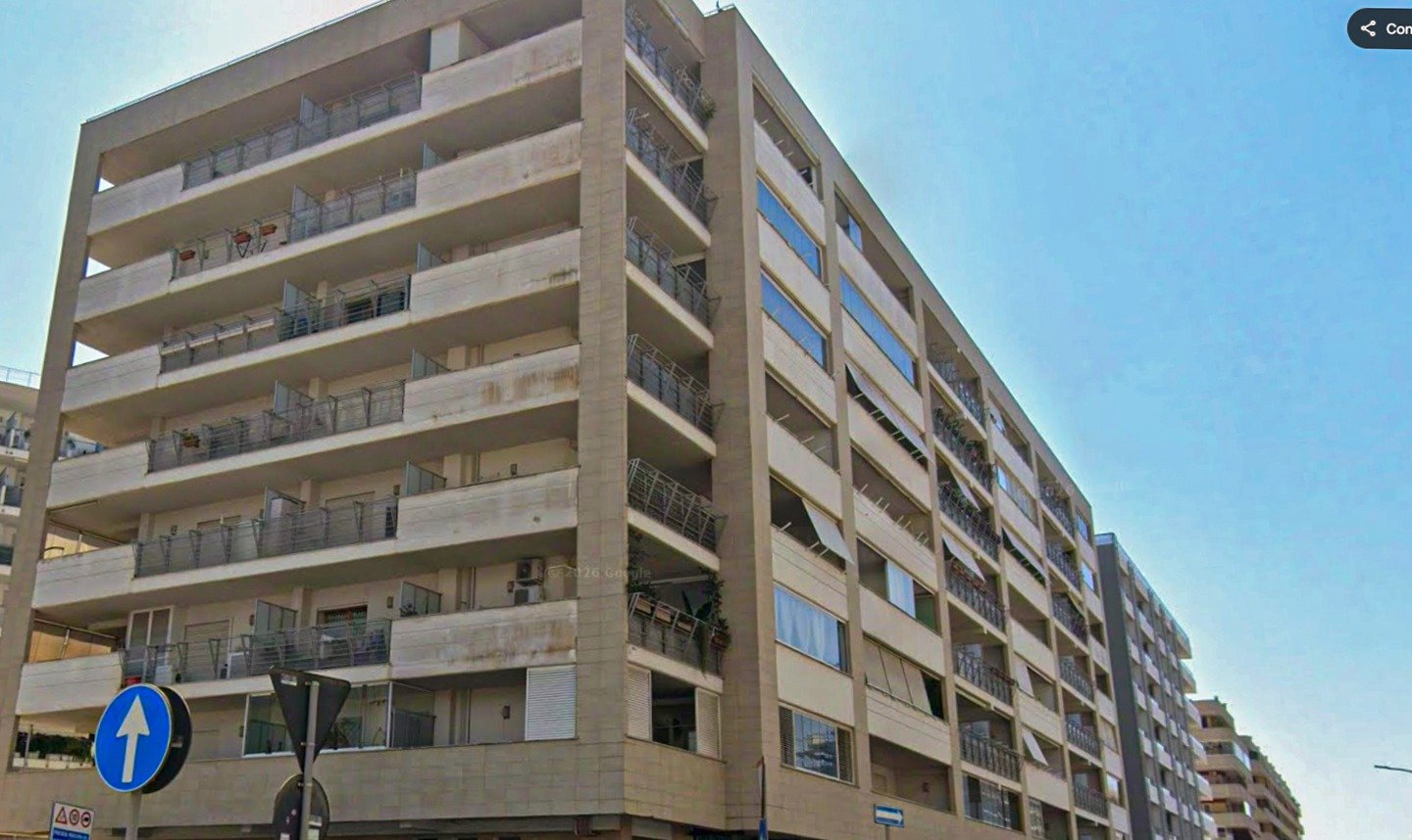 113-3114009-1 FONTE LAURENTINA – Ampio Trilocale con TERRAZZO e BOX