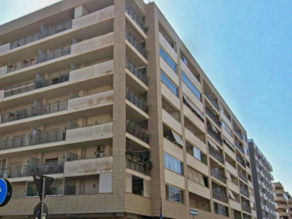 FONTE LAURENTINA – Ampio Trilocale con TERRAZZO e BOX