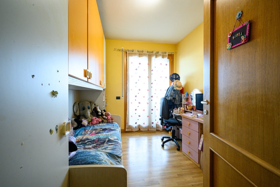 FONTE LAURENTINA – Ampio Trilocale con TERRAZZO e BOX