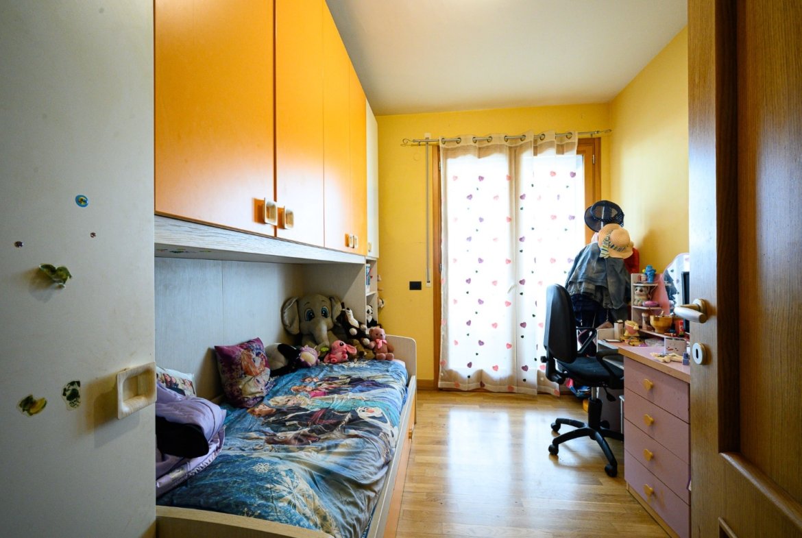 FONTE LAURENTINA – Ampio Trilocale con TERRAZZO e BOX