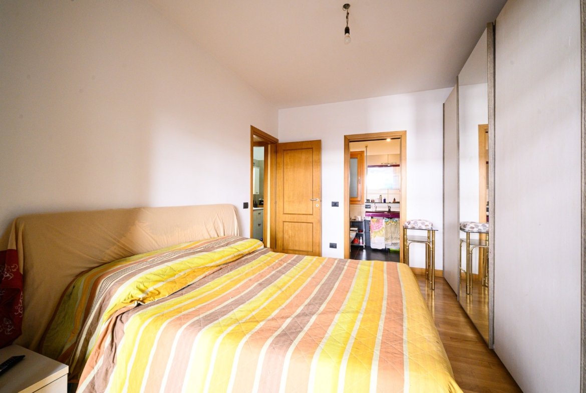 FONTE LAURENTINA – Ampio Trilocale con TERRAZZO e BOX