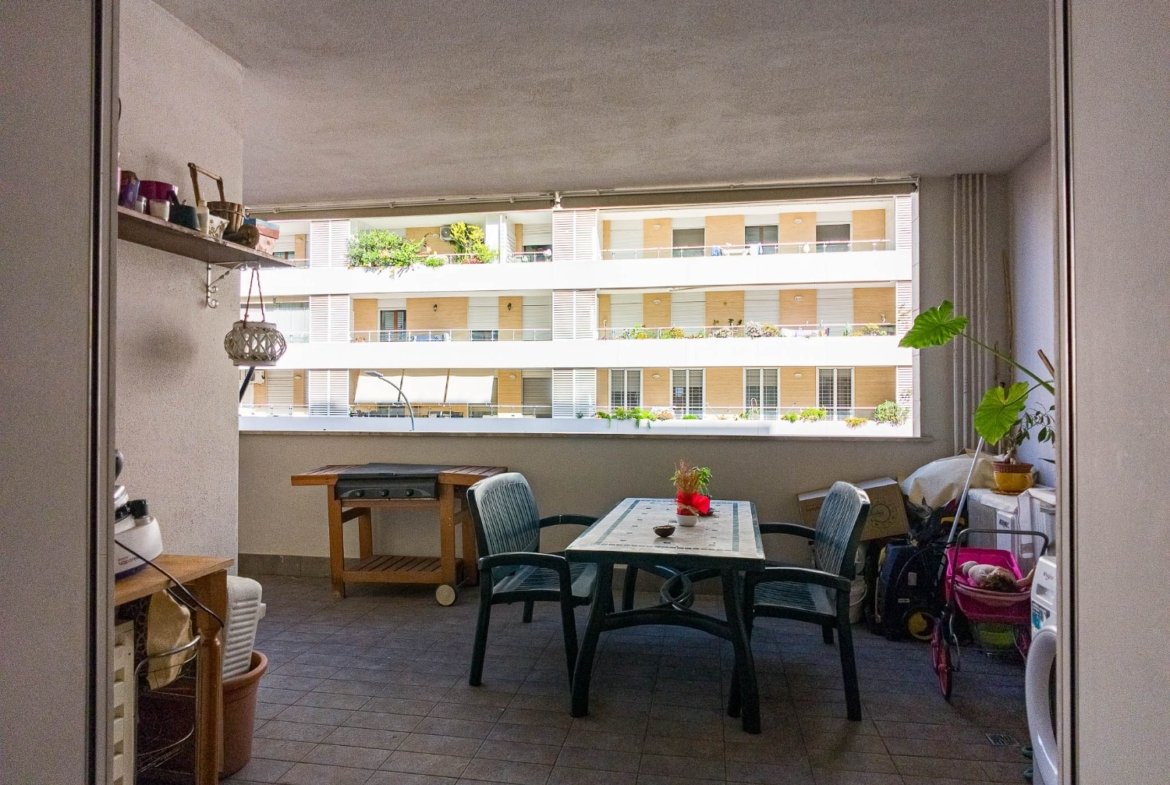 FONTE LAURENTINA – Ampio Trilocale con TERRAZZO e BOX