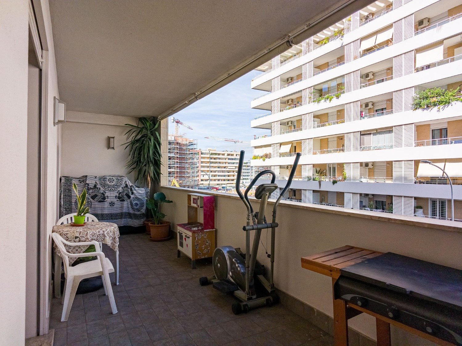 113-3114033-1 FONTE LAURENTINA – Ampio Trilocale con TERRAZZO e BOX