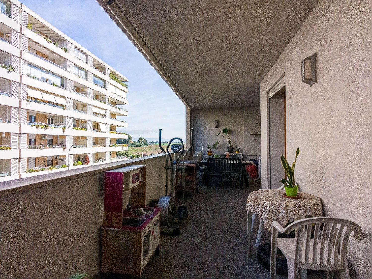 113-3114034-1 FONTE LAURENTINA – Ampio Trilocale con TERRAZZO e BOX