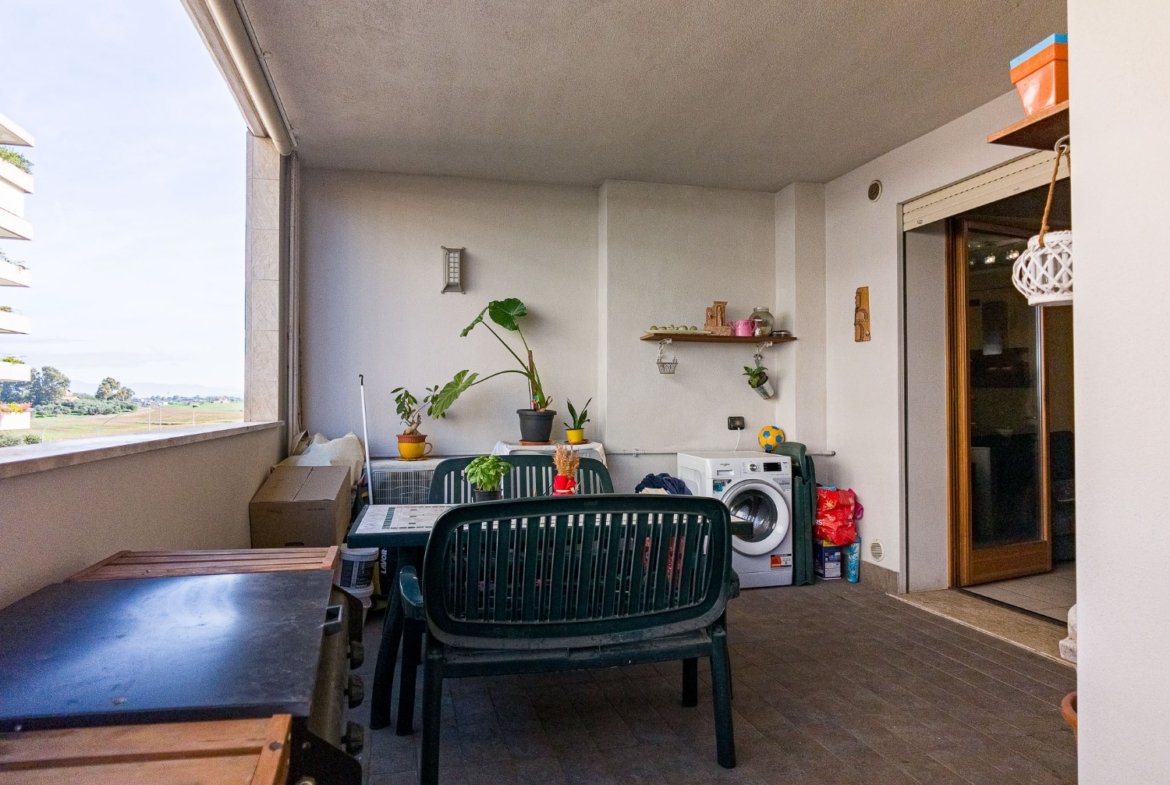 FONTE LAURENTINA – Ampio Trilocale con TERRAZZO e BOX