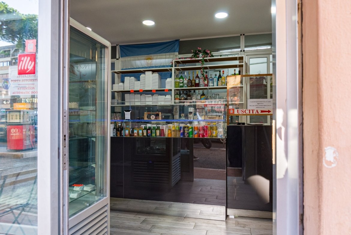GREGORIO VII-GELATERIA con GIARDINO ESCLUSIVO-NO MURA