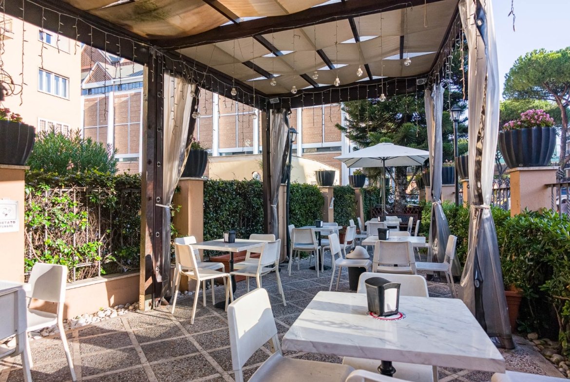 GREGORIO VII-GELATERIA con GIARDINO ESCLUSIVO-NO MURA