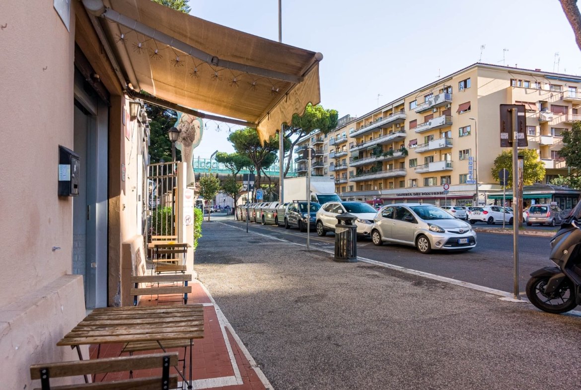 GREGORIO VII-GELATERIA con GIARDINO ESCLUSIVO-NO MURA